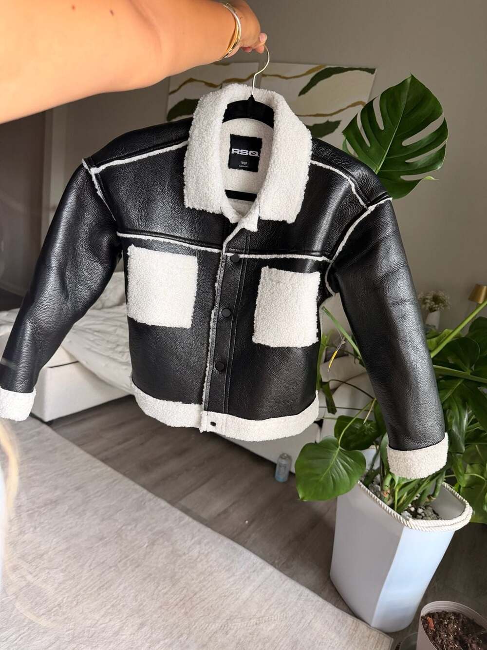 L Rsq Black Faux Leather And Sherpa Detail Jacket Size Large